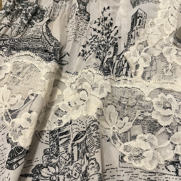 Ladies Apostrophe Ruffled Blouse. - Picture 3 of 7